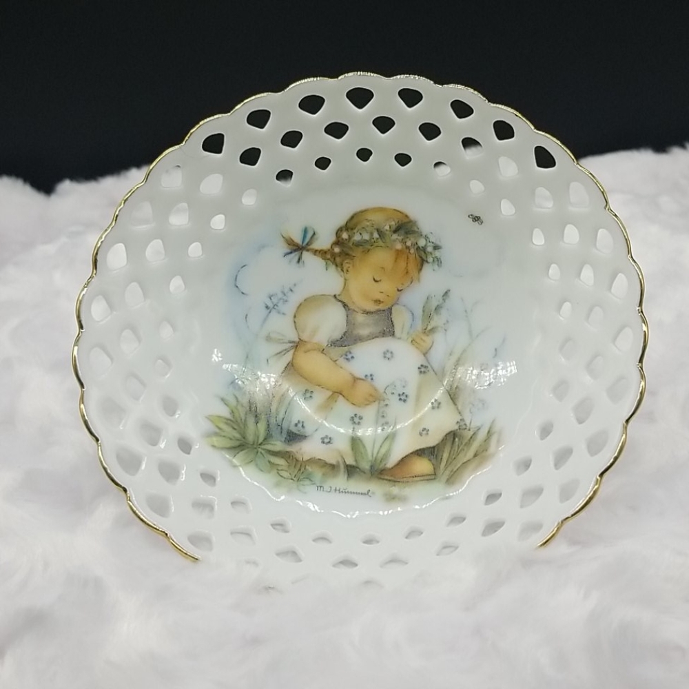 M.J. Hummel Maiglockchen Lily of the Valley Porcelain Lattice Dish